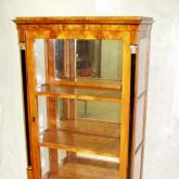 Glass cabinet with gilded applications - Biedermeier
