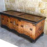 Renaissance chest - signed 1610